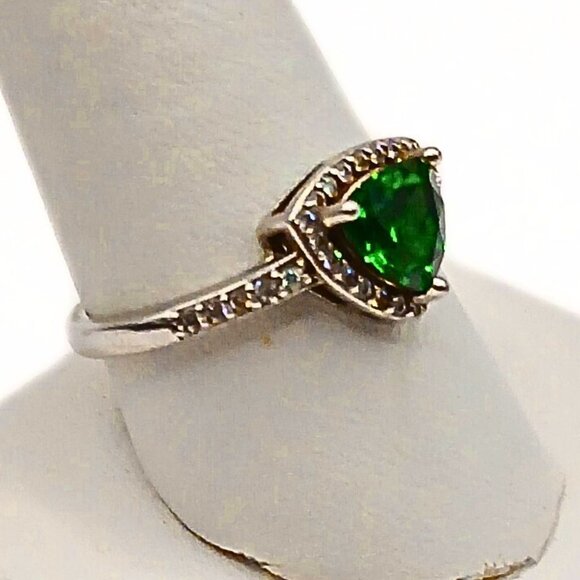 Women's Green Tourmaline Cubic Zirconia Silver Plated Ring Size 9 Elegant - Picture 3 of 9